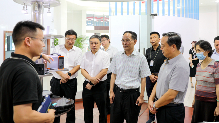 全國政協(xié)委員（廣東省委原常委、省紀(jì)委原書記）黃先耀一行考察炬神電子